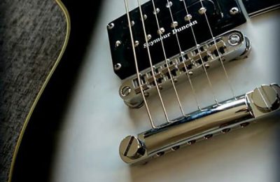 Gibson Les Paul customizada con estilo Custom Silver Burst.