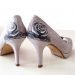 Zapatos aerografiados con rosas grises realziados por encargo para una boda