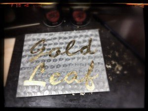 Ejercicio de Lettering, Gold Leaf y Pinstriping sobre metal por Air Custom Paint 04   