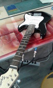 aerografía-sobre-guitarra-Hell-On-Kitty-Blog-3 