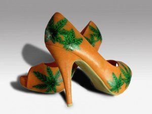 zapatos-hojas-de-marihuana-air-custom-paint 02
